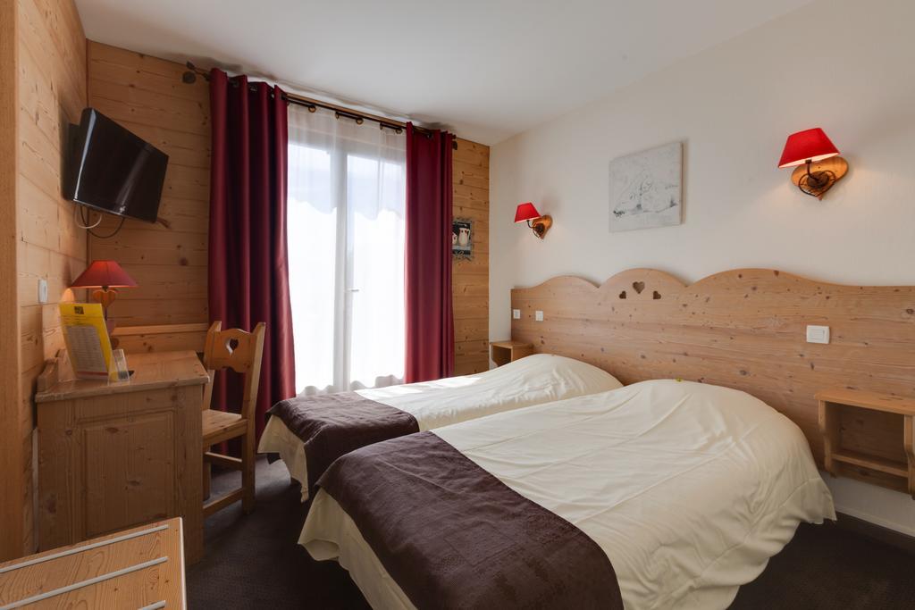 Logis Le Pont De Champ Hotel Beaucroissant Екстериор снимка