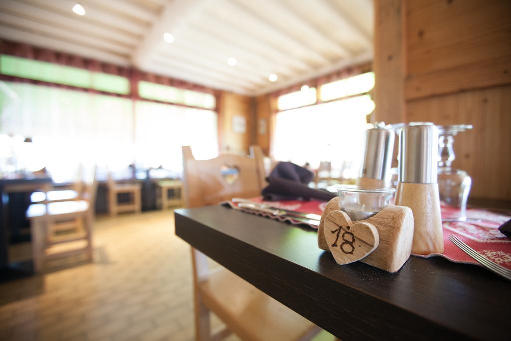 Logis Le Pont De Champ Hotel Beaucroissant Екстериор снимка