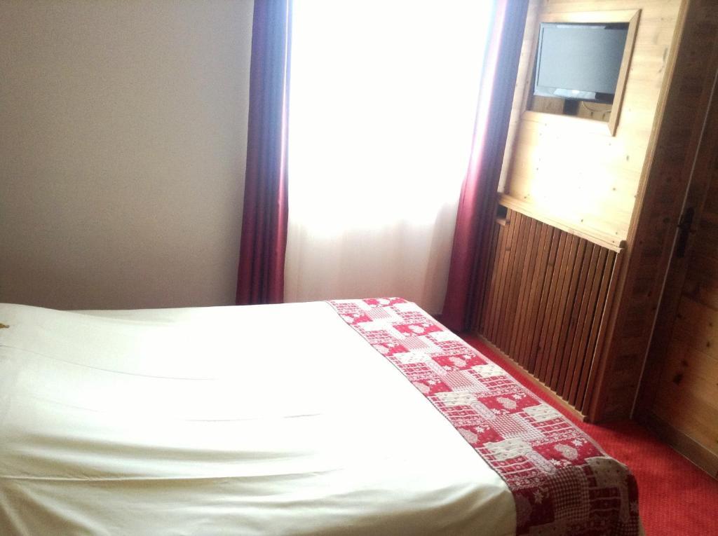Logis Le Pont De Champ Hotel Beaucroissant Стая снимка