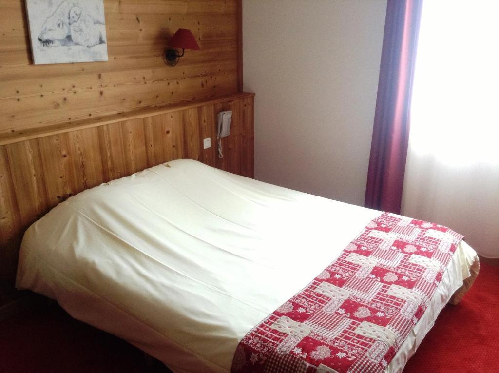 Logis Le Pont De Champ Hotel Beaucroissant Стая снимка