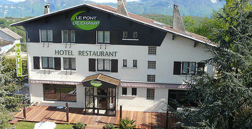 Logis Le Pont De Champ Hotel Beaucroissant Екстериор снимка