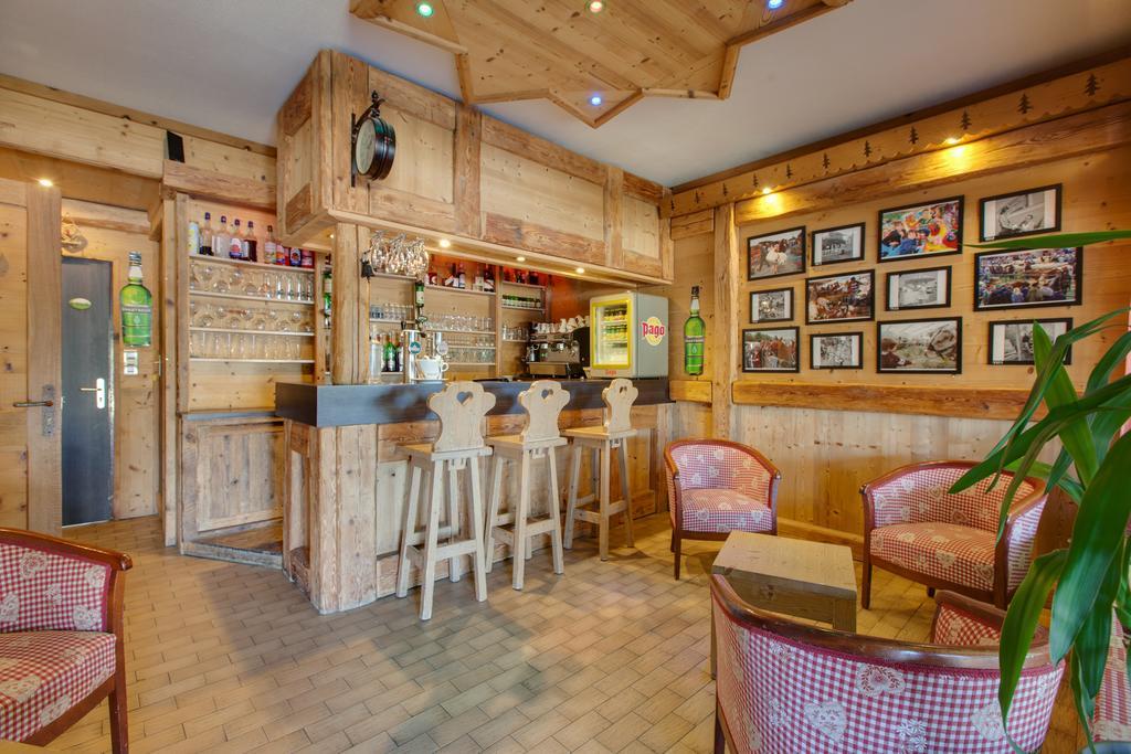Logis Le Pont De Champ Hotel Beaucroissant Екстериор снимка