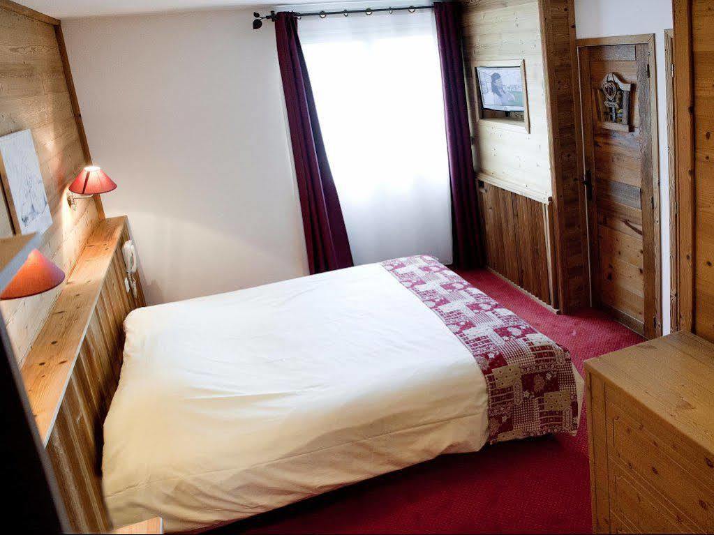 Logis Le Pont De Champ Hotel Beaucroissant Екстериор снимка