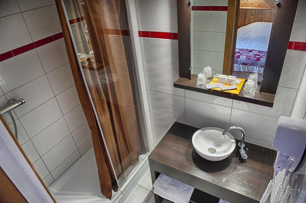 Logis Le Pont De Champ Hotel Beaucroissant Екстериор снимка