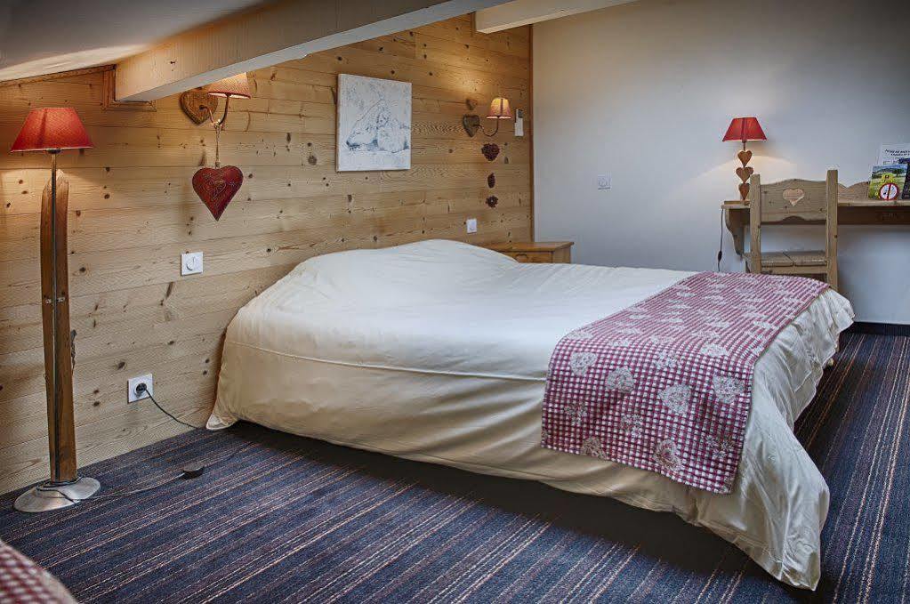 Logis Le Pont De Champ Hotel Beaucroissant Екстериор снимка