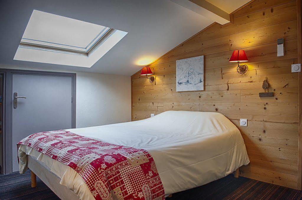 Logis Le Pont De Champ Hotel Beaucroissant Екстериор снимка